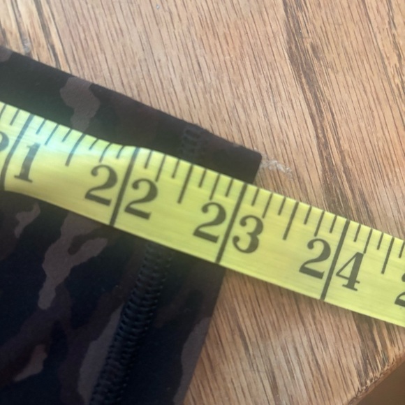 Athleta Salutation Stash Pocket II 7/8 Camo Leggings Large - Picture 10 of 10